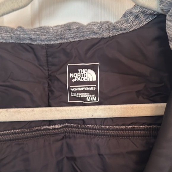 North face women’s shell elastane jacket. Flattering fit - great for cool days! - Picture 5 of 6